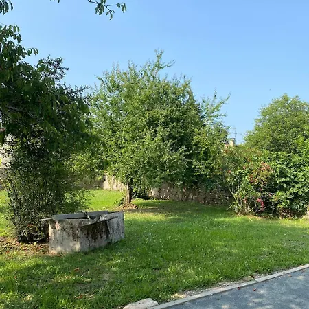 Renovated House L Garden L Private Parking Apartment Arthes